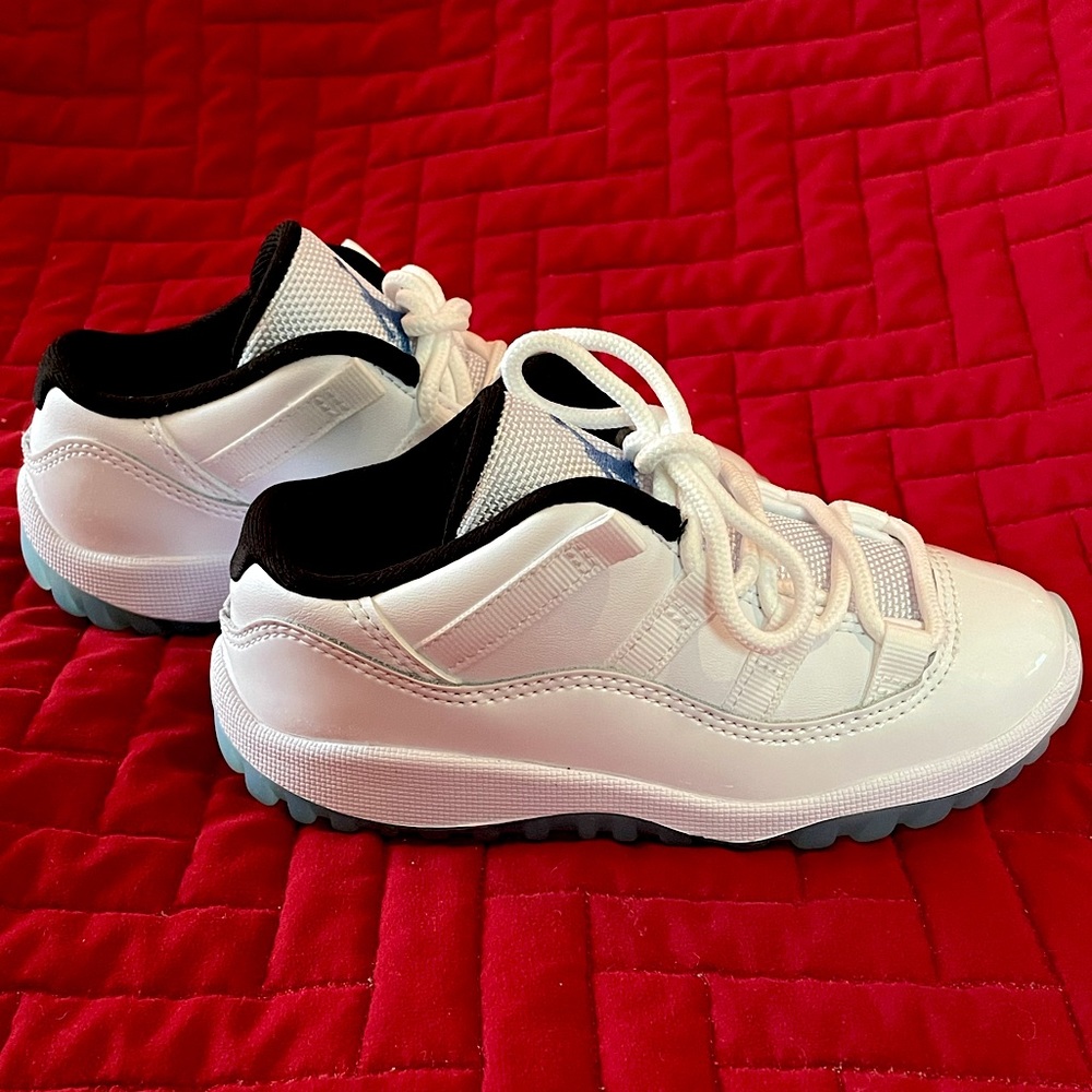 Air Jordan retro 11 low legend blue - brand new